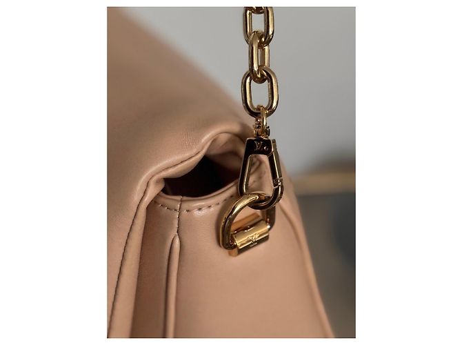Louis Vuitton Twist MM Mala de ombro em couro acolchoado bege - vista 5