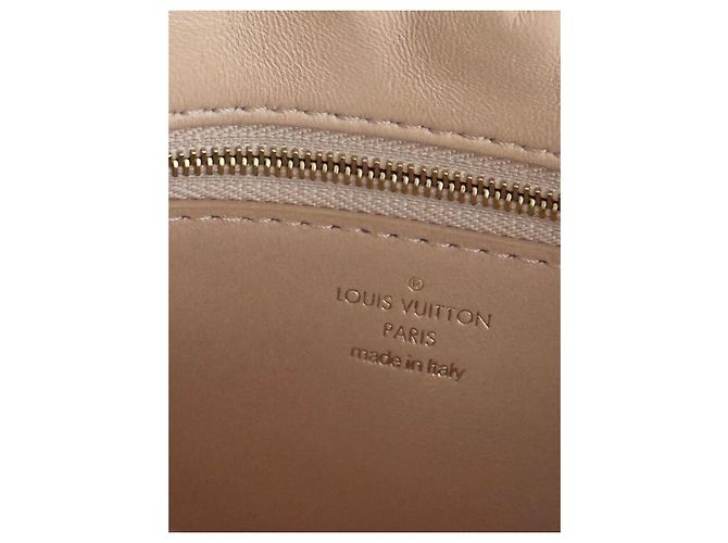 Louis Vuitton Twist MM Mala de ombro em couro acolchoado bege - vista 8