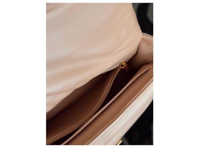Louis Vuitton Twist MM Mala de ombro em couro acolchoado bege - vista 9