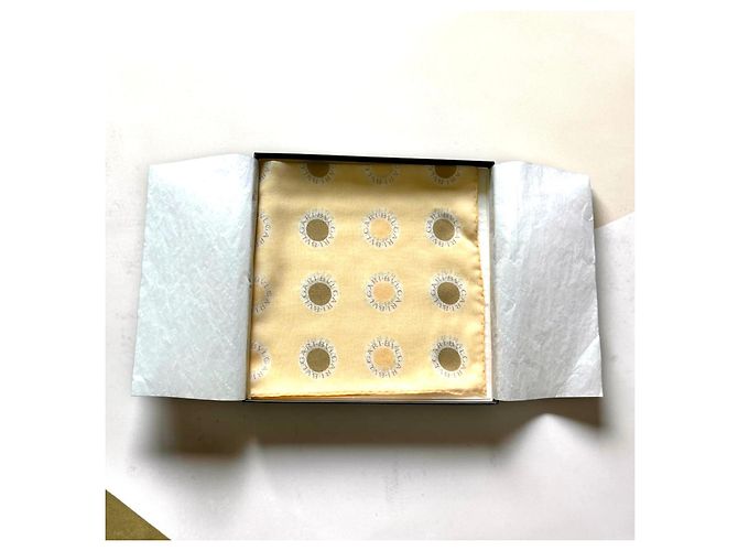 Bulgari Bvlgari – Vintage-Seidentuch mit Logo-Motiv – 45 × 45 cm - Ansicht 6