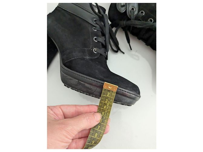 Stivaletti Tod's in camoscio nero con lacci e tacco - vista 12