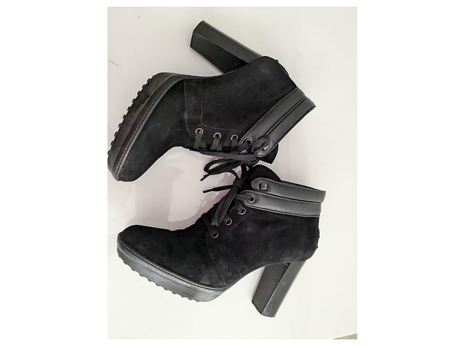 Stivaletti Tod's in camoscio nero con lacci e tacco - vista 4