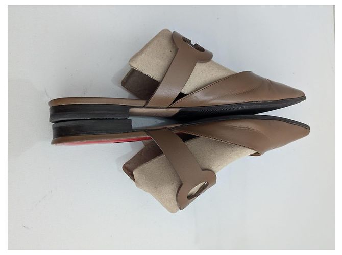 Carolina Herrera Mules in pelle marrone con dettaglio logo - vista 3