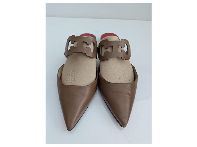 Carolina Herrera Mules in pelle marrone con dettaglio logo - vista 5