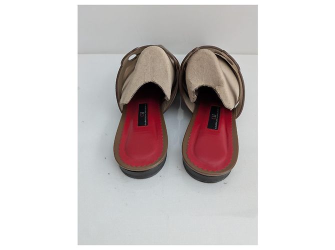 Carolina Herrera Mules in pelle marrone con dettaglio logo - vista 9