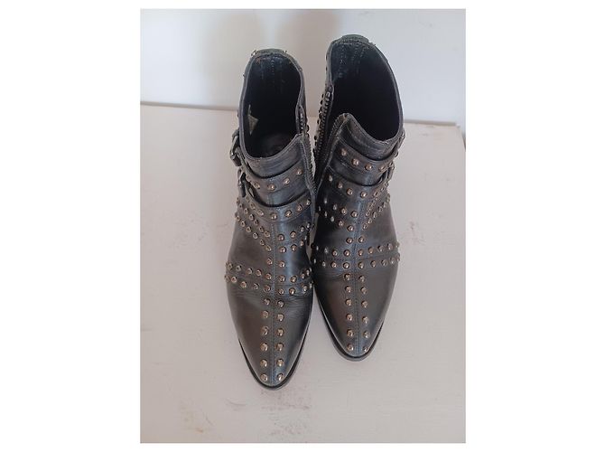 Galliano Schwarze Lederstiefeletten mit Nieten - Ansicht 13