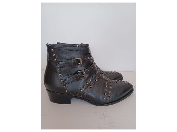 Galliano Schwarze Lederstiefeletten mit Nieten - Ansicht 3