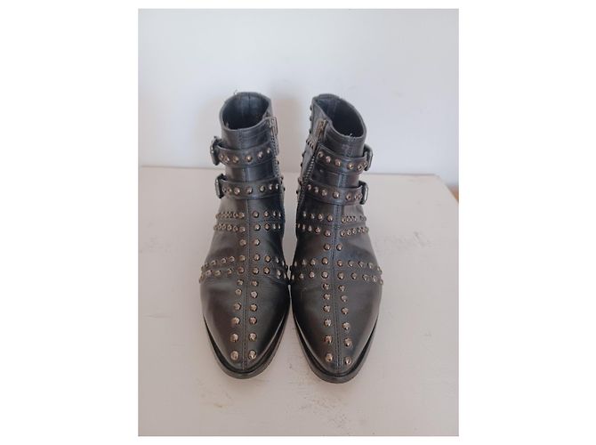 Galliano Schwarze Lederstiefeletten mit Nieten - Ansicht 5