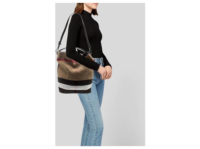Burberry Bolsa Hobo Medium Ashby em lona Mega Check Preto/Bege - vista 11