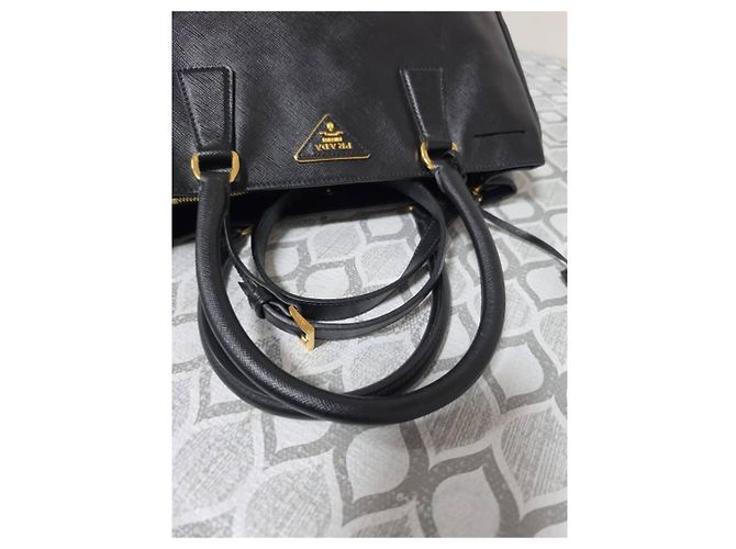 Prada Lux Medium Tote Bag aus Saffiano-Leder in Schwarz - Ansicht 10