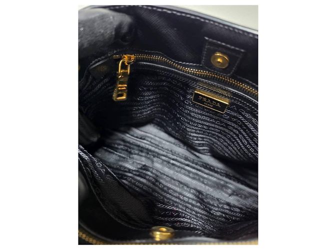 Prada Lux Medium Tote Bag aus Saffiano-Leder in Schwarz - Ansicht 11