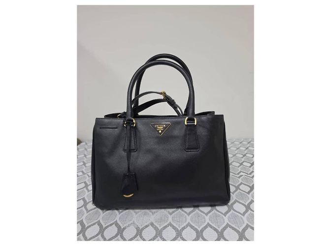 Prada Lux Medium Tote Bag aus Saffiano-Leder in Schwarz - Ansicht 13