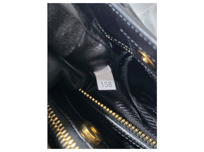 Prada Lux Medium Tote Bag aus Saffiano-Leder in Schwarz - Ansicht 4