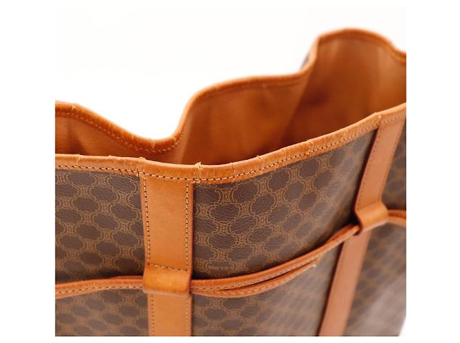 Céline Sac Seau Celine Monogram en Cuir Marron - vue 6