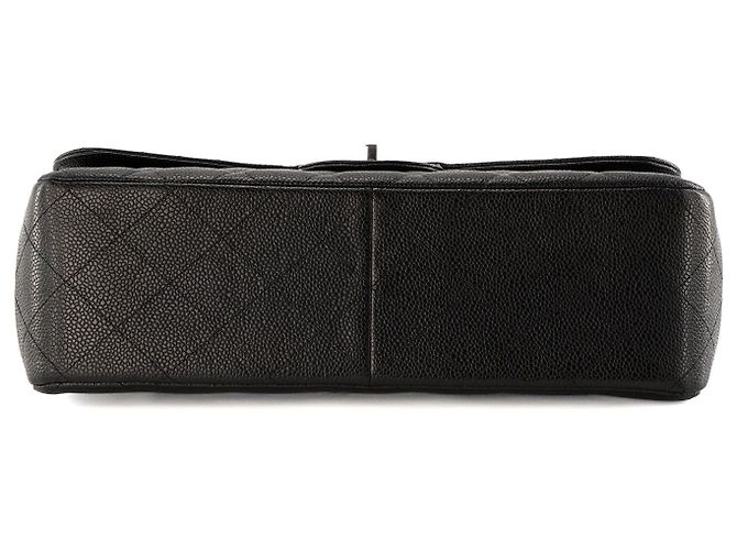 CHANEL - Borsa a tracolla Classique/Timeless Jumbo Chanel in pelle caviar nera - vista 4