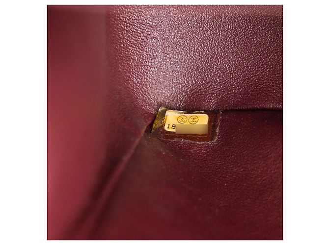 CHANEL - Borsa a tracolla Classique/Timeless Jumbo Chanel in pelle caviar nera - vista 7