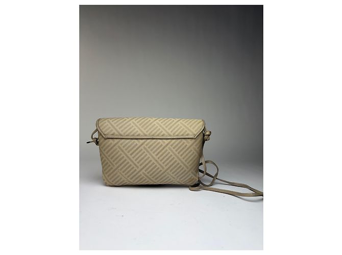 Vintage Givenchy 4G Monogram Schultertasche mit Klappe Ende der 1980er Beige - Ansicht 2