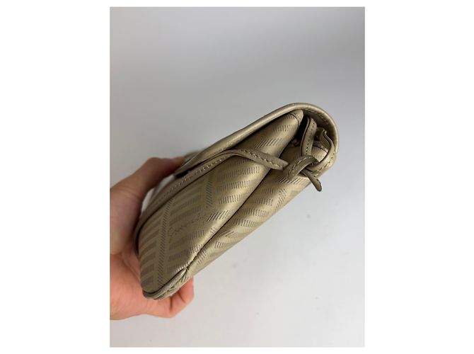 Vintage Givenchy 4G Monogram Schultertasche mit Klappe Ende der 1980er Beige - Ansicht 8