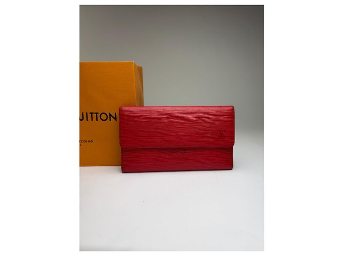 Vintage Louis Vuitton Epi Leather Bifold Wallet 2001 Red - view 11