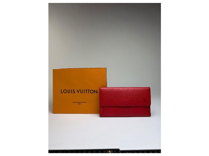 Vintage Louis Vuitton Epi Leather Bifold Wallet 2001 Red - view 2
