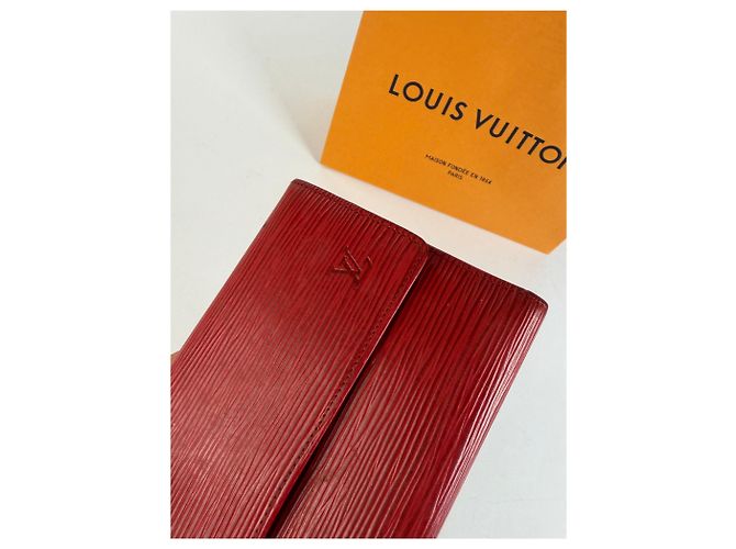 Vintage Louis Vuitton Epi Leather Bifold Wallet 2001 Red - view 3