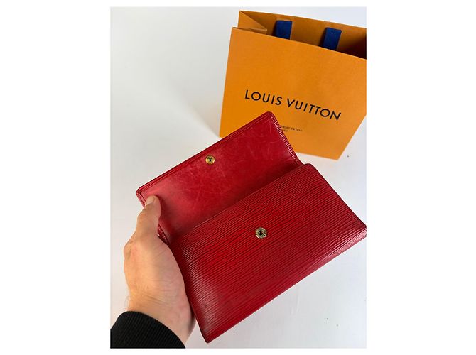 Vintage Louis Vuitton Epi Leather Bifold Wallet 2001 Red - view 4
