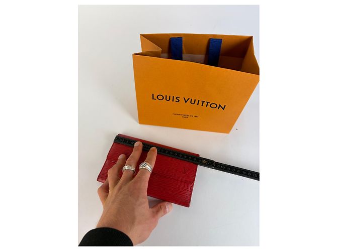 Vintage Louis Vuitton Epi Leather Bifold Wallet 2001 Red - view 9