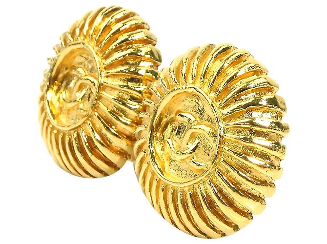 Chanel CC vergoldete Clip-On Ohrringe im Sunburst-Design - Ansicht 7