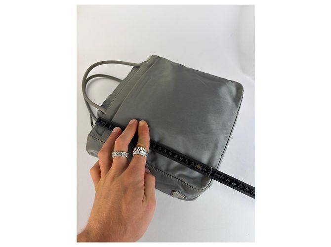 Tote Sac cabas Vintage Prada Nylon Gris Noir - vue 10