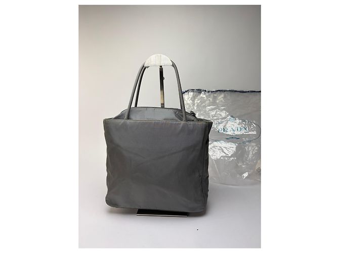 Tote Sac cabas Vintage Prada Nylon Gris Noir - vue 2