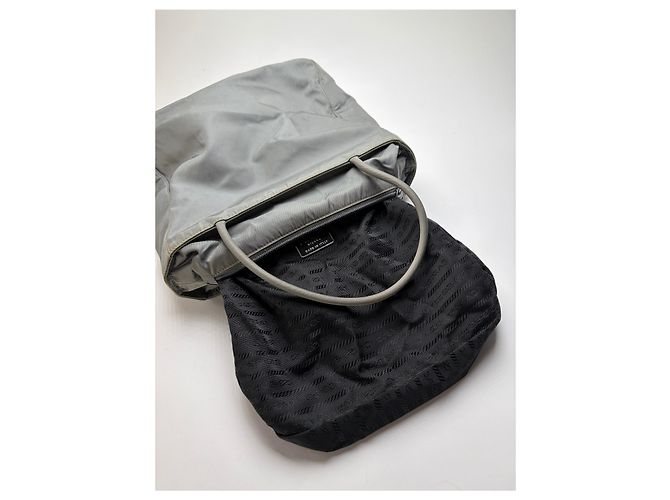 Tote Sac cabas Vintage Prada Nylon Gris Noir - vue 3