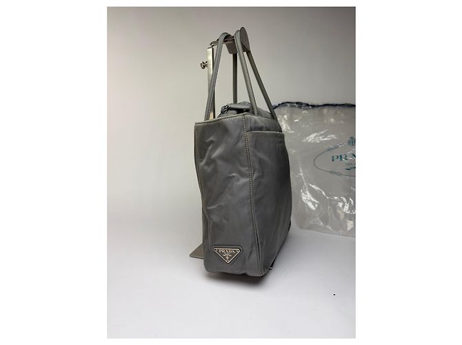 Tote Sac cabas Vintage Prada Nylon Gris Noir - vue 4