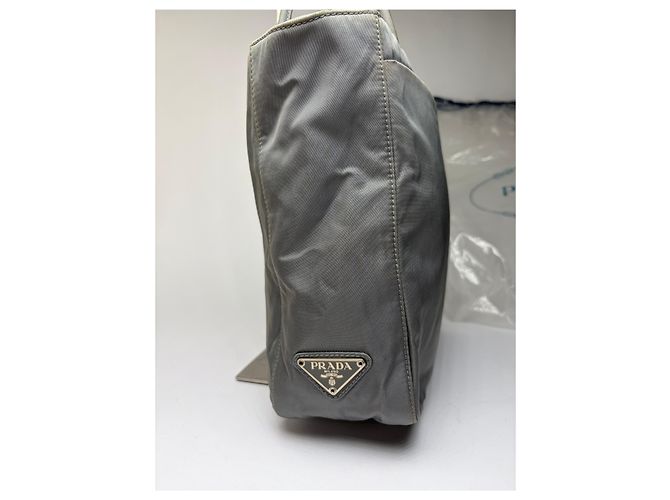 Tote Sac cabas Vintage Prada Nylon Gris Noir - vue 6