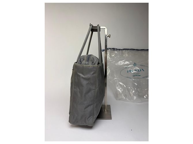 Tote Sac cabas Vintage Prada Nylon Gris Noir - vue 7