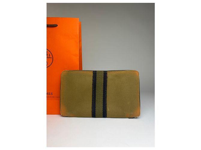 Vintage Hermès Canvas Bifold Wallet 2017 Olive Green - view 11