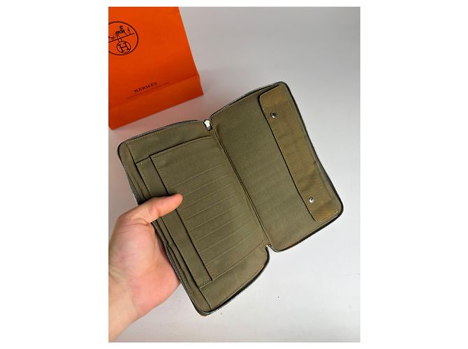 Vintage Hermès Canvas Bifold Wallet 2017 Olive Green - view 3