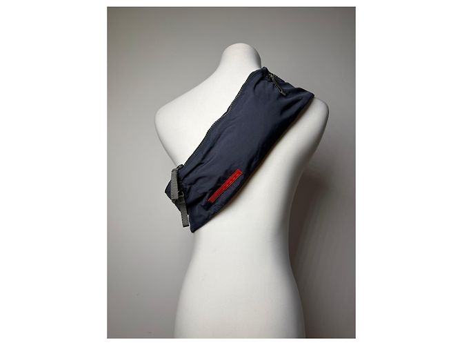 Vintage Prada Linea Rossa Nylon Sling Bag Ende 1990s Navy - Ansicht 11