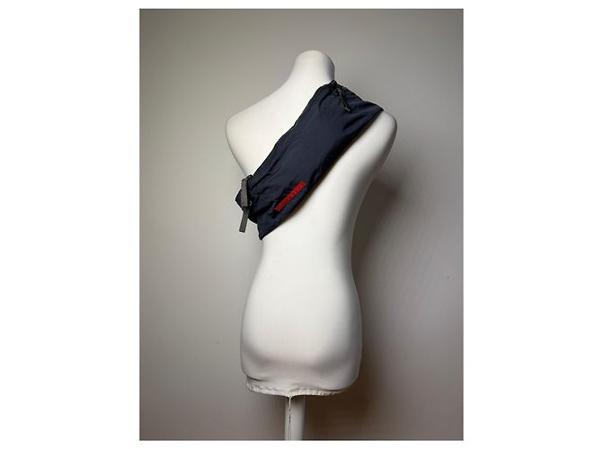 Vintage Prada Linea Rossa Nylon Sling Bag Ende 1990s Navy - Ansicht 12