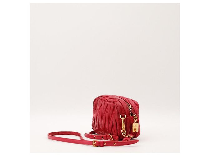 Miu Miu Matelassé Camera Bag aus rotem Leder - Ansicht 4