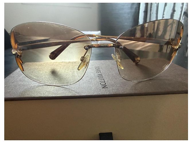 Gafas de sol Louis Vuitton montura dorada - vista 2