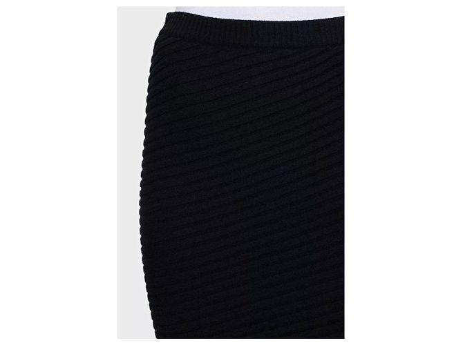 Falda lápiz Chanel de cachemira negra Sz.40 de segunda mano - vista 4