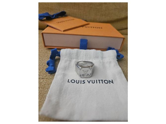 Anello Sigillo Louis Vuitton LV Initiales in Argento - vista 2