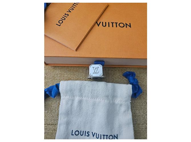 Anello Sigillo Louis Vuitton LV Initiales in Argento - vista 3