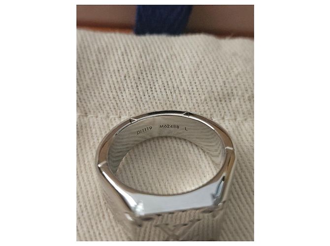 Anello Sigillo Louis Vuitton LV Initiales in Argento - vista 4