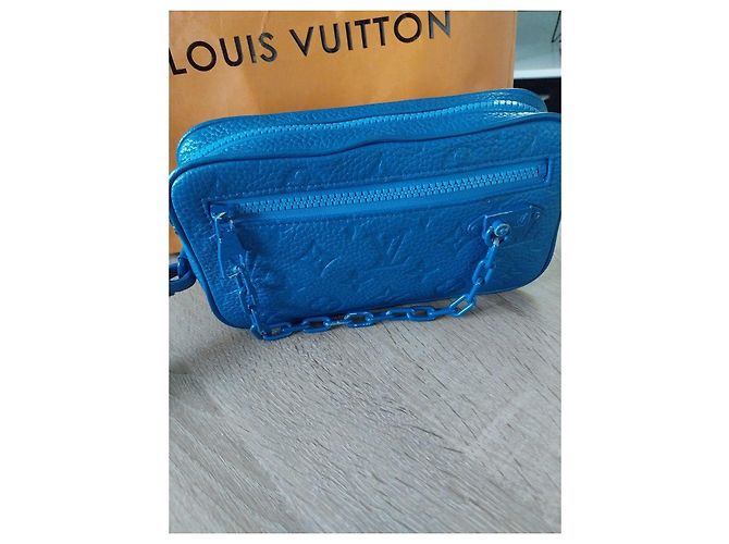 Louis Vuitton Pochette in pelle blu monogramma impresso - vista 2