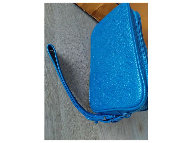 Louis Vuitton Pochette in pelle blu monogramma impresso - vista 3