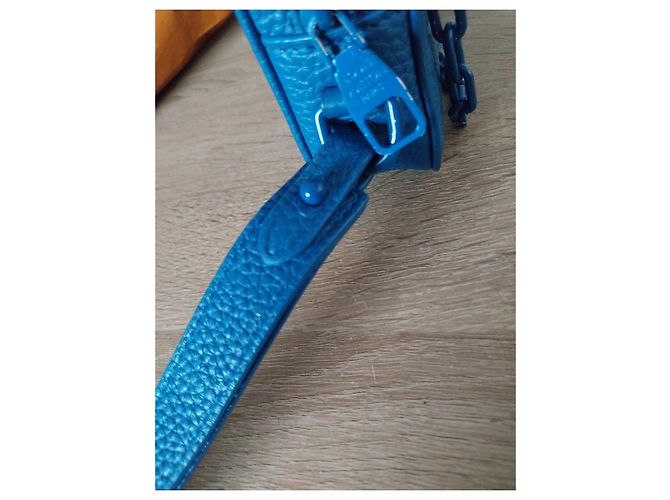 Louis Vuitton Pochette in pelle blu monogramma impresso - vista 5