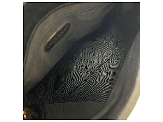 CHANEL Matelassé Coco Mark Black Semi-Schultertasche - Ansicht 9