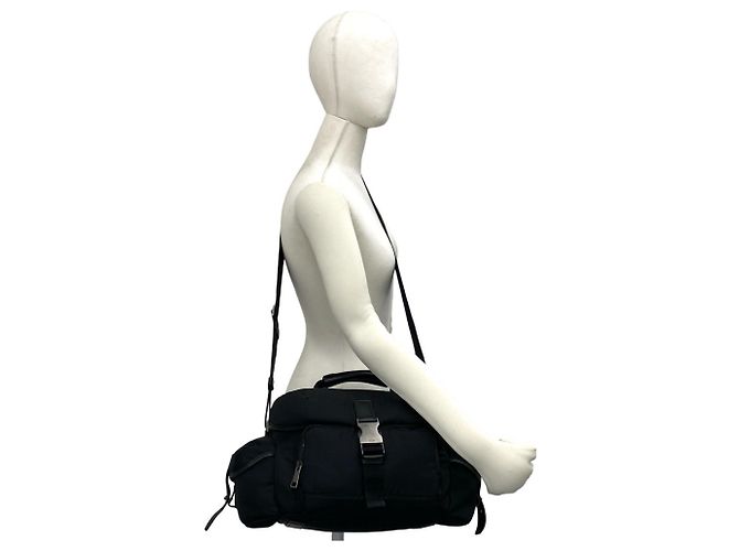 Prada Schultertasche aus Tessuto-Nylon und Leder mit Dreiecks-Logo - Ansicht 2