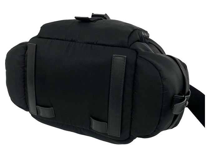 Prada Schultertasche aus Tessuto-Nylon und Leder mit Dreiecks-Logo - Ansicht 8